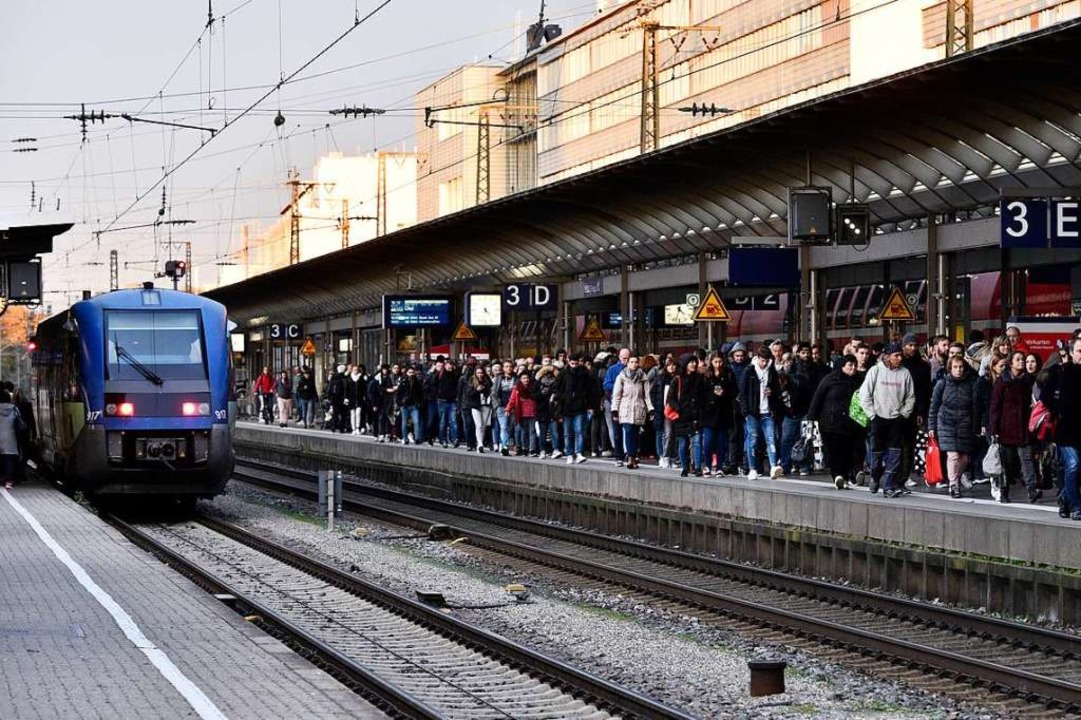 Brand in BreisgauSBahn legt Freiburger Hauptbahnhof lahm