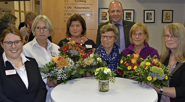 Heimleiterin Stefanie Zepf  ehrte zusa... Risch, und Martha Sulzer (von links).  | Foto: Manfred Frietsch