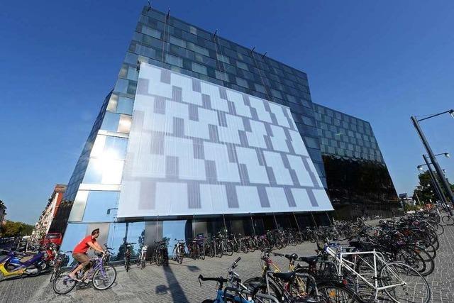 Rechtsstreit um die blendende Fassade der Unibibliothek Freiburg