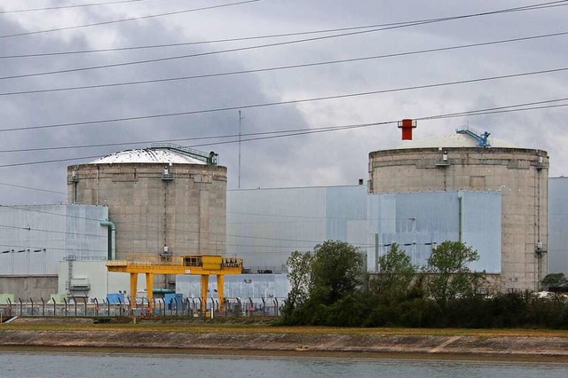 Das Atomkraftwerk Fessenheim: Atomkraf...onzern Electricit de France (EdF) an.  | Foto: Joachim Hahne