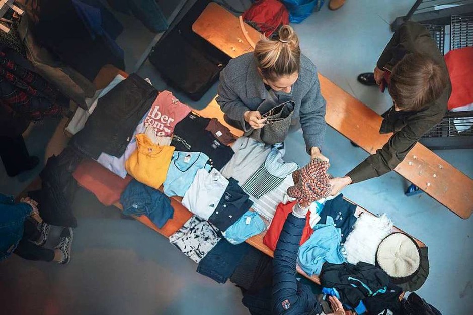 Feilschen, tauschen, netzwerken: Beim BZ-Frollein Flohmarkt im E-Werk wurden nicht nur Klamotten verkauft. (Foto: Fabio Smitka) Feilschen, tauschen, netzwerken: Beim BZ-Frollein Flohmarkt im E-Werk wurden nicht nur Klamotten verkauft. (Foto: Fabio Smitka)