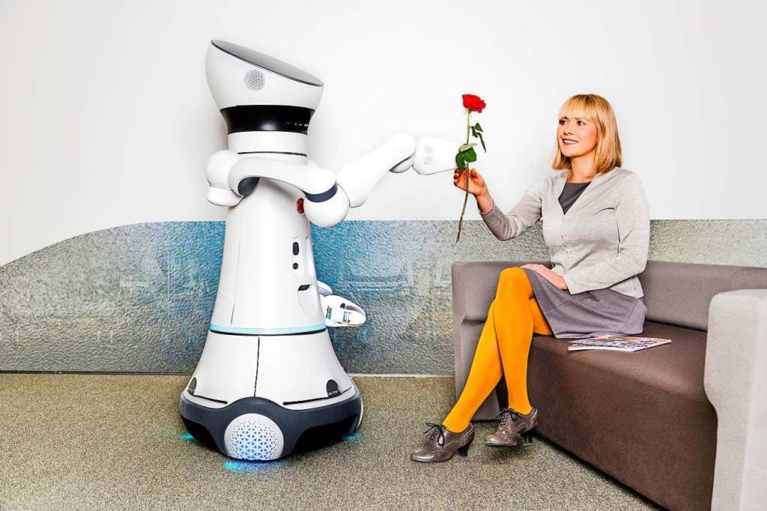 Der Roboter &#8222;Care-O-bot&#8220; k...ein Gegenüber als und gebrechlich ist.  | Foto: Rainer Bez,Clemens Hess