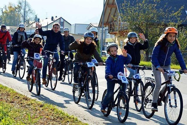 Rund 80 Teilnehmer kommen zur Fahrraddemo fr mehr Klimaschutz in Kirchzarten