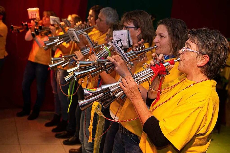 Die Rötenbacher Bachschalmeien brachten Stimmung ins Schulhaus. (Foto: Wolfgang Scheu) Die Rötenbacher Bachschalmeien brachten Stimmung ins Schulhaus. (Foto: Wolfgang Scheu)