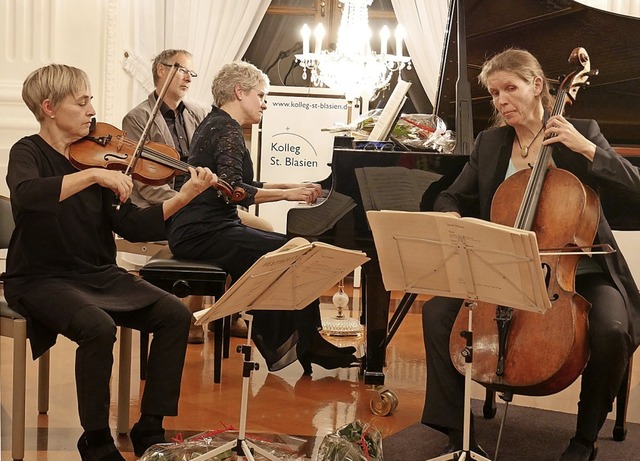 Das Trio Vivente mit Anne Kathrin Schr...nnerstag im Festsaal des Klosters auf.  | Foto: Michael Gottstein