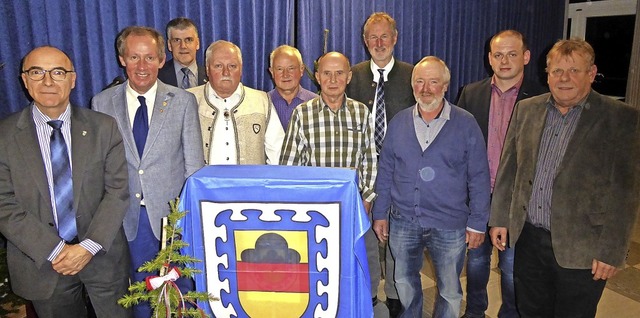 Die Geehrten und die Gratulanten beim ...triebsgemeinschaft Katzenmoos&#8220;.   | Foto: Roland Gutjahr