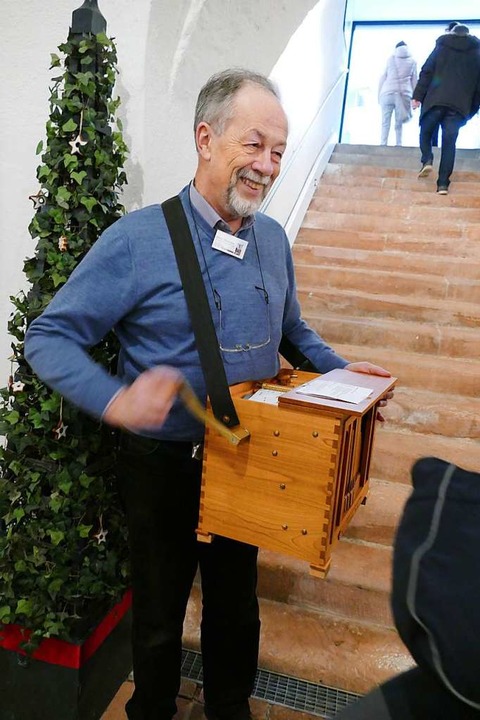 Martin Hnerfeld zog mit der Drehorgel durch das Museum  | Foto: Sylvia Sredniawa
