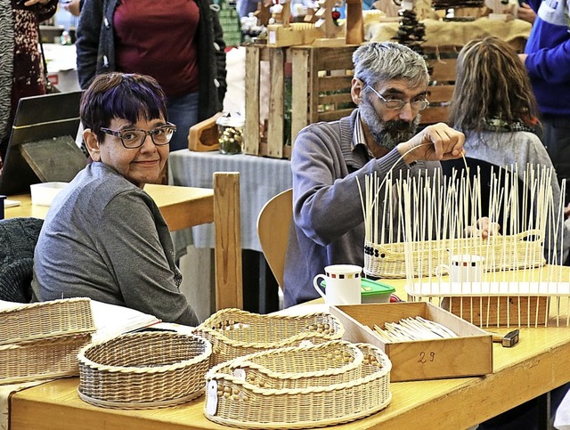 Korbflechterei war eines der Handwerke...ntsbasar Grafenhausen zu sehen waren.   | Foto: Dorothe Kuhlmann