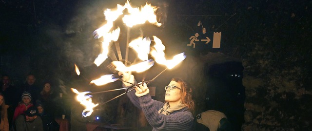 Die Feuershow zog die Besucher in den Bann.   | Foto: Dania Kramer