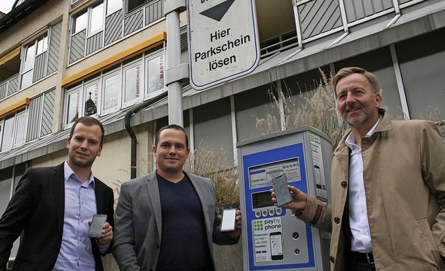 Probe aufs Exempel: Fabian Grief von S...222;Pay by Phone&#8220; funktioniert.   | Foto:  Neubert, Michael