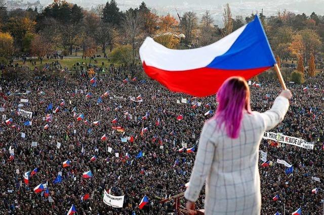 250.000 Menschen protestieren in Prag gegen Premier Babis