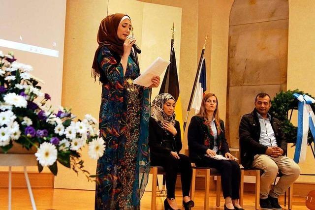 Bei der zentralen Feier berichteten drei Syrerinnen, warum sie nach Deutschland kamen