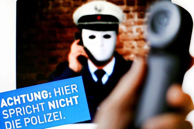Falsche Polizisten verursachen immense...ie Polizei in Nordrhein-Westfalen auf.  | Foto: Martin Gerten