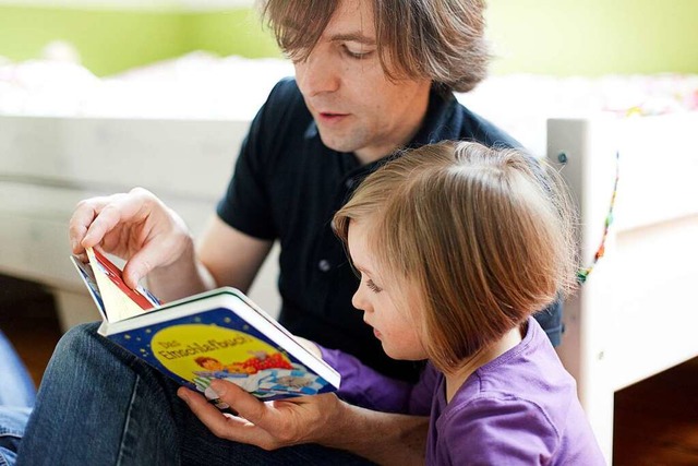 Kindern, denen viel vorgelesen wird, knnen leichter Lesen lernen.  | Foto: Oliver Ruether