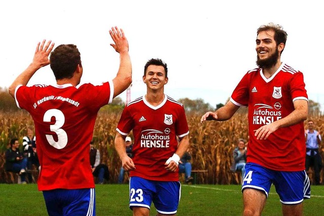 Moritz Winkler (rechts) traf doppelt f...il/Wagenstadt gegen den SV Laufenburg.  | Foto: lukas Karrer