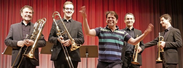 Moderator Juri Tetzlaff mit dem Stuttg...n im Kursaal gleichermaen begeistert.  | Foto: Michael Gottstein