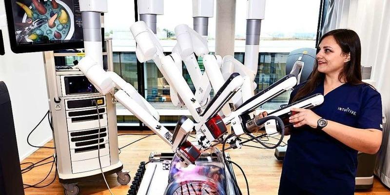 Op Roboterhersteller Intuitive Surgical Setzt Auf Sudbaden Wirtschaft Badische Zeitung