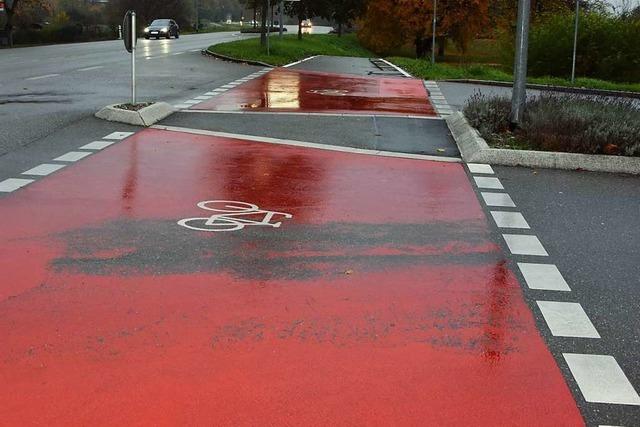 Sind rot markierte Radwege bei Minusgraden eine Gefahr für Radfahrer?