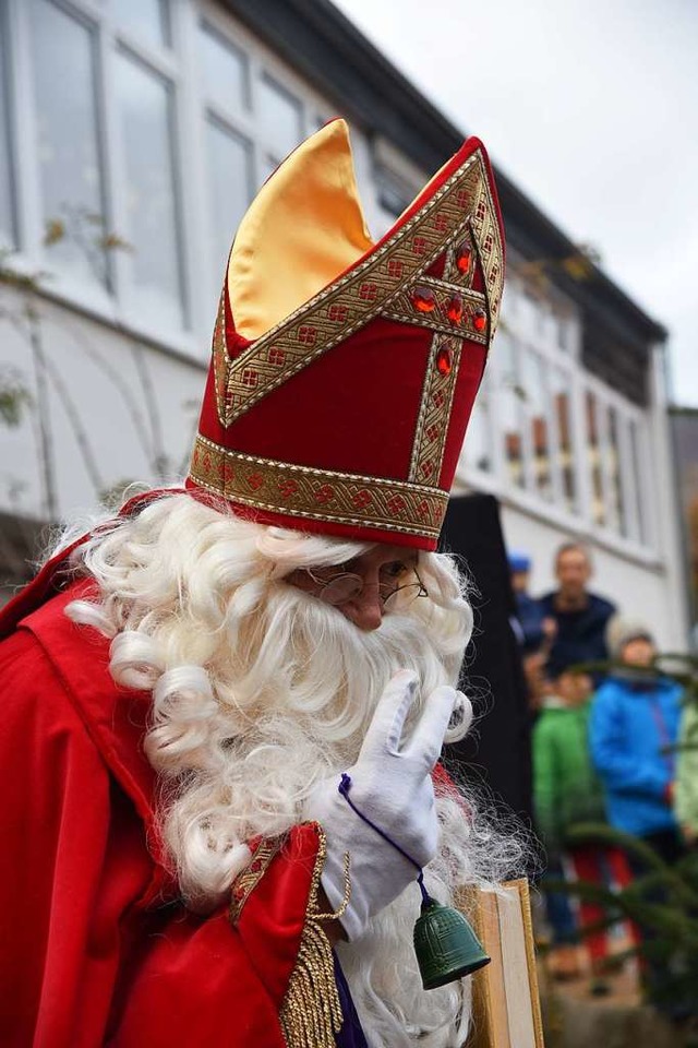Der Nikolaus wird auch in diesem Jahr den Grenzacher Weihnachtsmarkt besuchen.  | Foto: Martin Eckert