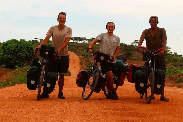 Jacob, Anton und Ken (von links) in Afrika  | Foto: privat