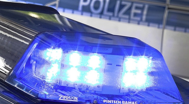 Die Situation nach dem Vorfall in Esch...Arbeit des Polizeireviers in Mllheim.  | Foto: Friso Gentsch (dpa)