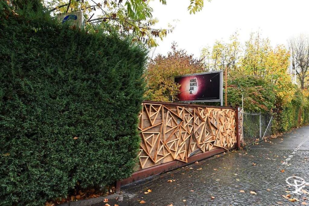 In einem Gebsch unweit des Eingangs d...gewaltigt worden sein, so die Anklage.  | Foto: Rita Eggstein