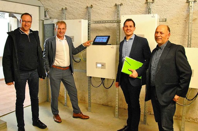 Markus Koselowske  von der Energiedien...r neuen Anlage im Keller des Rathauses  | Foto: Ralph Fautz