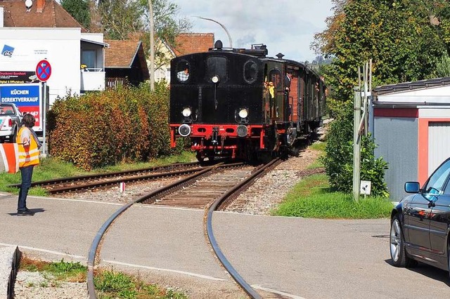 Wie das Chanderli in Haltingen, wrde ...Bahn  in Binzen  durch den Ort fahren.  | Foto: Herbert Frey