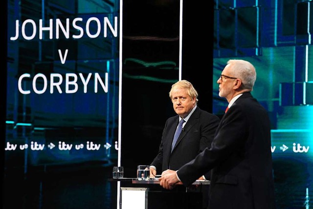 Boris Johnson und Jeremy Corbyn im  TV-Duell  | Foto: JONATHAN HORDLE (AFP)