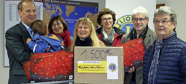 1500 Euro  bergaben Vertreter des Lio... den Freundeskreis der Colonia Tovar.   | Foto: Ruth Seitz