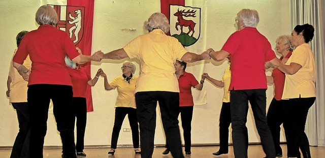 Bei ihrem Auftritt in Neuershausen: die Tanzgruppe Wechselschritt  | Foto: Marie-Christine Poulet / mcp