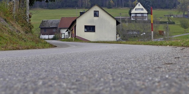 Der Straenabschnitt vom Parkplatz bis... Rahmen des Kanalbaus nicht erneuert.   | Foto: Tanja Bury