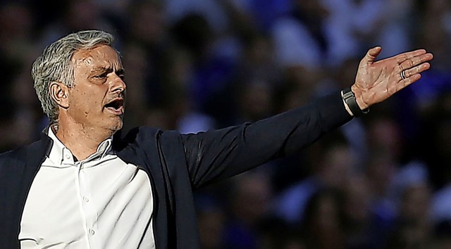Jos Mourinho &#8211; &#8222;The Speci...ainiert nun die Spieler von Tottenham.  | Foto: IAN KINGTON (AFP)