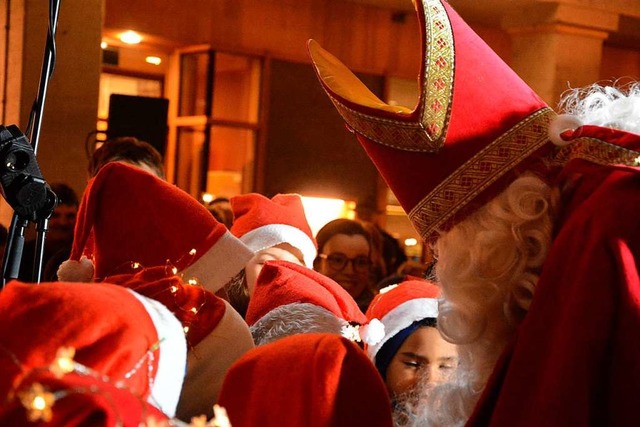 Der Besuch vom Nikolaus gehrt beim We...dazu. Dieses Foto entstand in Lrrach.  | Foto: Barbara Ruda