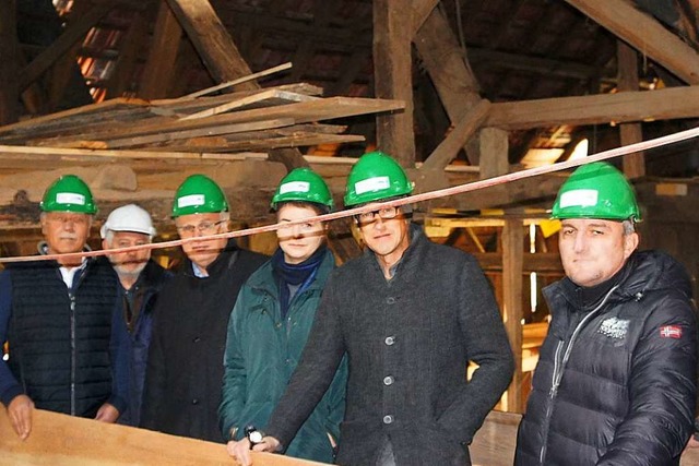 Besuch im Hotzenhaus (von links): Pete...h und  Stefan Kammerer (Gemeinde Murg)  | Foto: Reinhard Herbrig