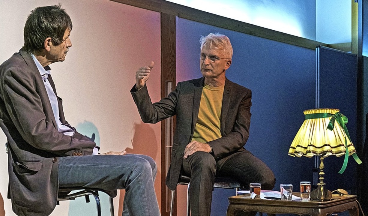 Wozu politische Proteste? Im Alten Rat...nks) und Gerhard Zickenheiner darber.  | Foto: Ansgar Taschinski