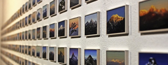 Ein Teil der 300 kleinformatigen Alpen...x Rehfeld, die der Kunstverein zeigt.   | Foto: Erich Krieger