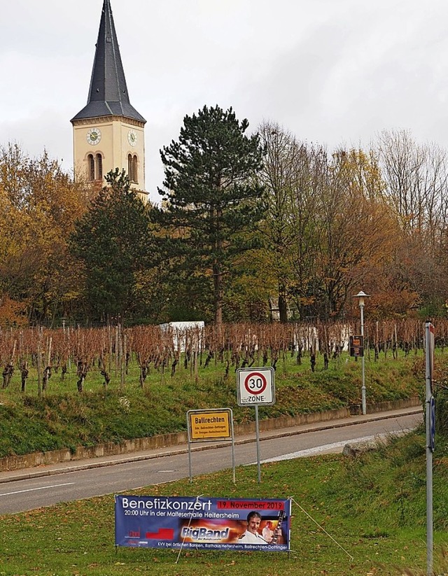 Am Kreisverkehr an der Castellberghalle darf geworben werden.  | Foto: Jutta Geiger