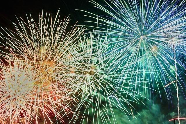 Rheinfelden feiert Silvester mit deutsch-schweizerischem Feuerwerk