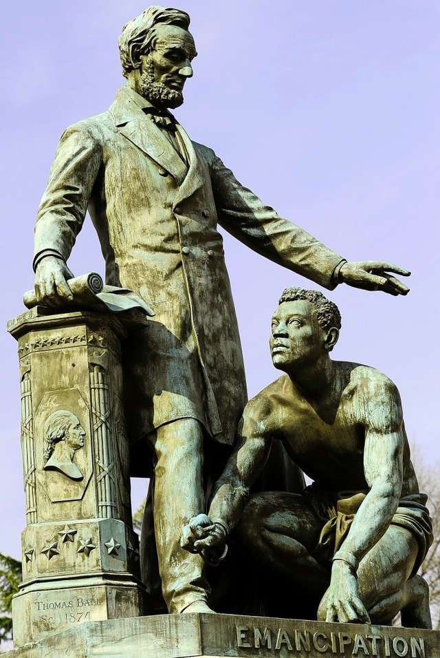 Eine Statue in Washington zeigt Abraha...averei in den Sdstaaten geflohen war.  | Foto: KAREN BLEIER (AFP)