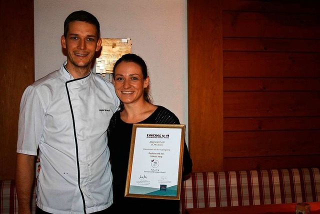 Die Gastronomen Jakob Brasch und Sunny...-Award der Schwarzwald Tourismus GmbH.  | Foto: lacher