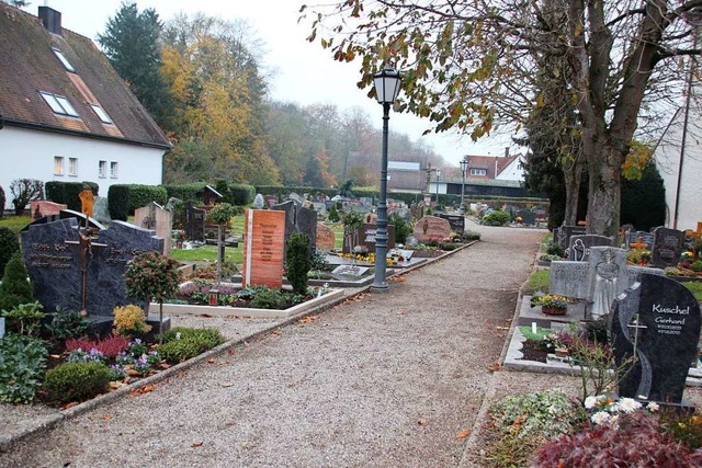 Der Friedhof an der Kirche in Umkirch  | Foto: Mario Schneberg