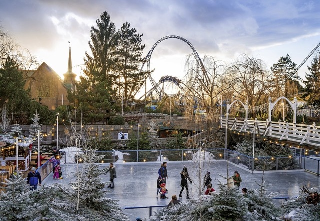 Winterzauber im Europa-Park: Die Eisbahn ist eines der Highlights. | Foto: Europa-Park Winterzauber im Europa-Park: Die Eisbahn ist eines der Highlights. | Foto: Europa-Park