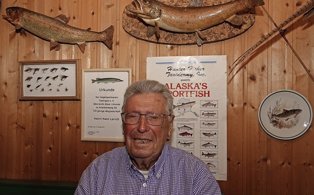 Johannes Larsch der heute seinen 90. G...rt,   ist ein eingefleischter  Angler.  | Foto: Dieter Erggelet