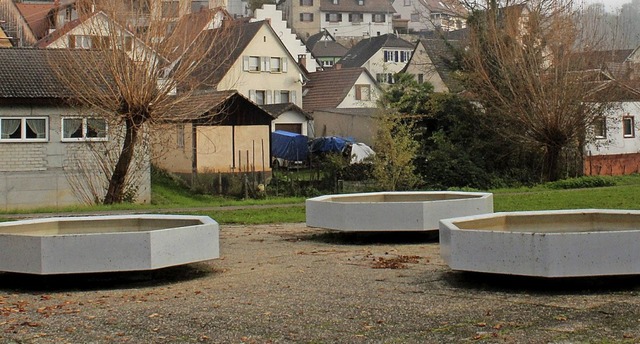 Die  Brunnenanlage im Isteiner Park ist in die Jahre gekommen.   | Foto: Reinhard Cremer