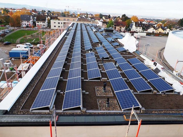 Die stdtische Woge setzt, in Kooperat...neuen Gebuden  voll auf Photovoltaik.  | Foto: Herbert Frey