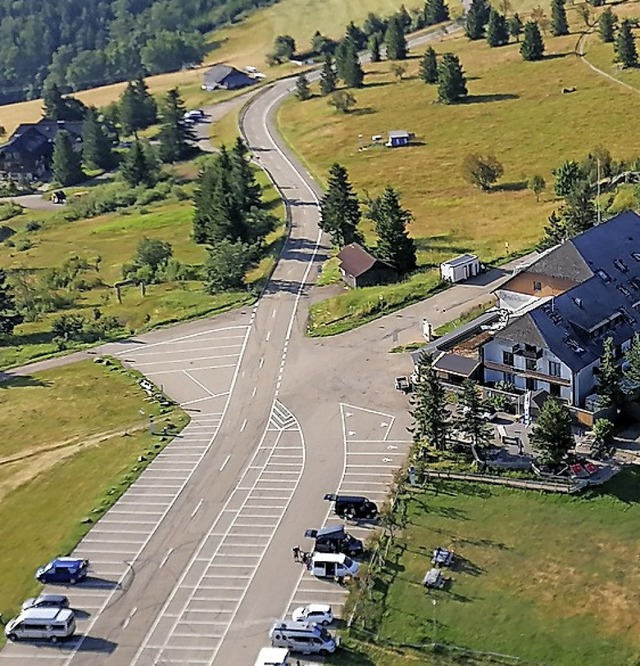 Auf dem Kandelgipfel gibt es im Moment einen groen Parkplatz fr die Besucher.   | Foto: Grzegorz Sredniawa