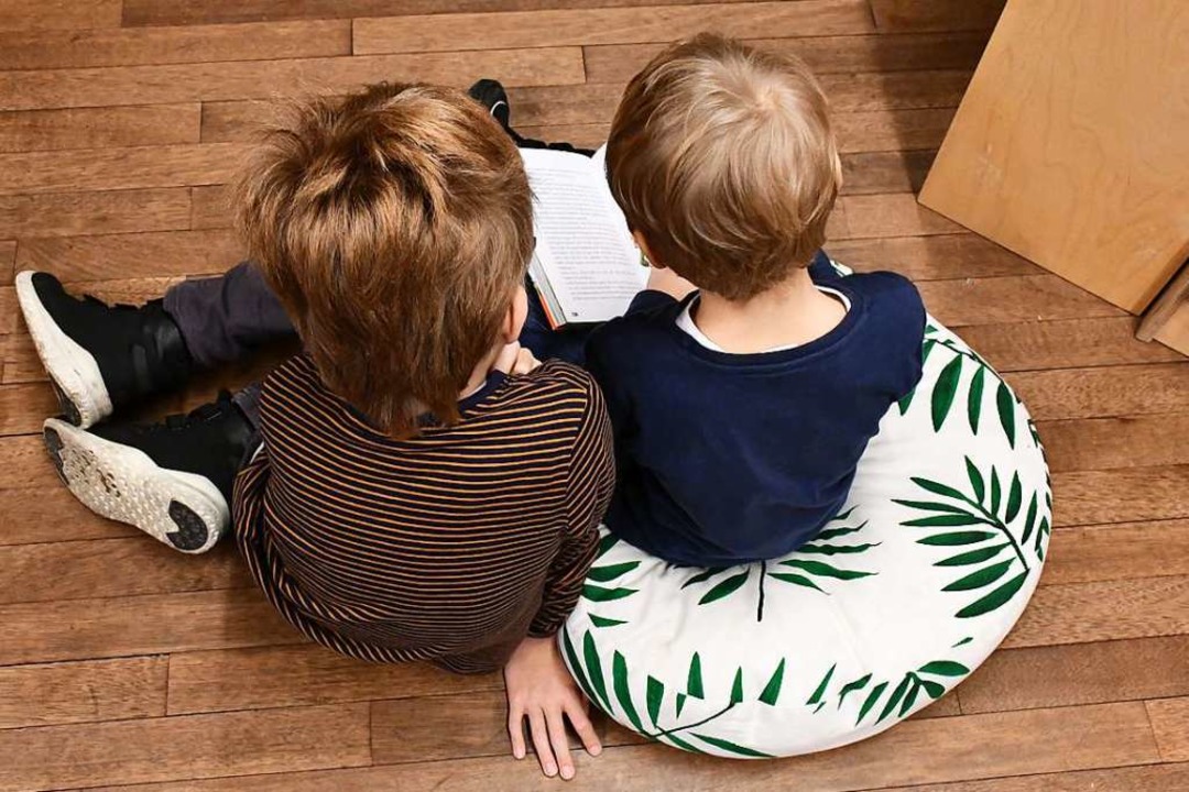 Selbst lesen und Geschichten lauschen ... Kinderbuchmesse im Lrracher Burghof.  | Foto: Barbara Ruda