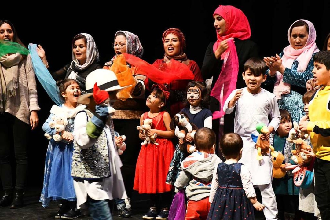 Von Ali Baba sangen Frauen und Kinder afghanischer Herkunft.  | Foto: Barbara Ruda