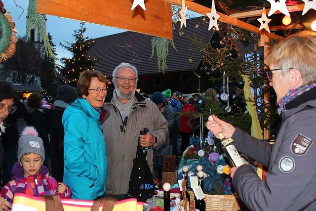 Die Mitglieder des Frdervereins Weile...in umfangreiches Sortiment im Angebot.  | Foto: Christa Maier